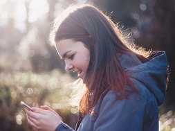Artikel Tinnitus junge Frau